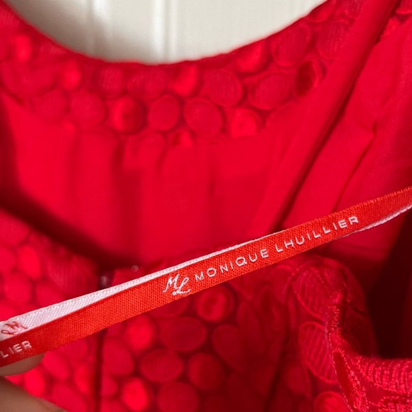 MONIQUE LHUILLIER Sleeveless Dotted Lace Midi Dress - Picture 10 of 12